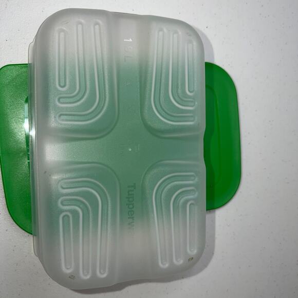 Tupperware Fridgesmart 1.8 L Fruit Vegetable Storage Container 7291B - Picture 2 of 8